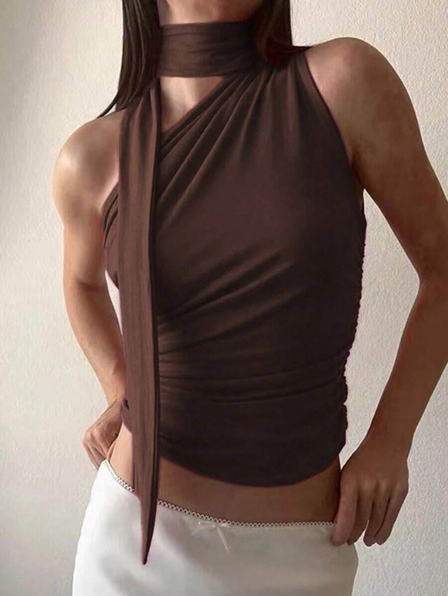 Camiseta sin mangas de mujer de unicolor, con cuello alto, pliegues calados - Marrón - Ver 1