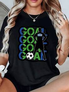 Figura de jugadora de fútbol frente a balón con letras vibrantes GOAL que simbolizan energía pasión por el deporte y espíritu competitivo camiseta de mujer casual cómoda para diario - Negro - Ver 6