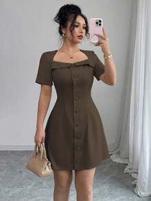 Vestido corto de manga corta con cuello trapezoidal elegante, volantes y botones en la cintura, corte evasé, adecuado para el trabajo, primavera/verano - Marrón - Ver 8