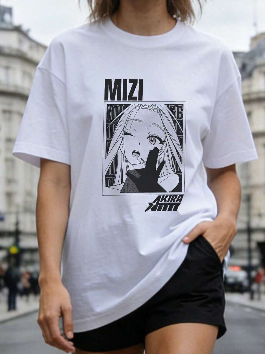 Camiseta de manga corta con cuello redondo suave y casual para mujer, MIZI con estampado gráfico de anime en blanco y negro, adecuada para uso diario. Blanca. - Blanco - Ver 1