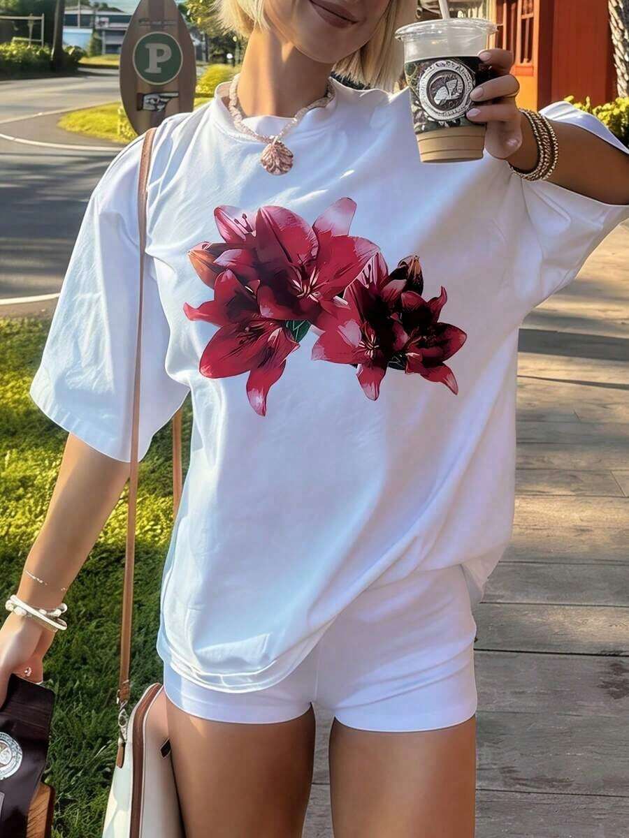 Women's Outfits 2026 New Fashion Women's Clothing: Simple And Sweet Style For Beach Vacation, Casual Short-Sleeved T-Shirt With Round Neck And Red Lily Print, Modern And Casual Style, Women's T-Shirts - 白色 - 查看 1