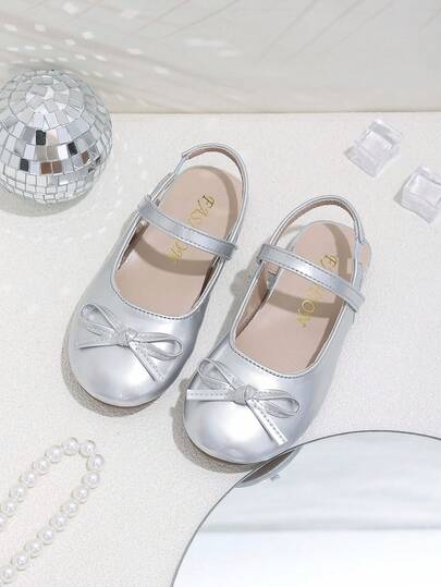 1 Pair Children's Round Toe Flat Sandals, Shiny Silver With Bow Accent, Elastic Strap Slip-On Ballet Mary Jane Sandals For Girls, Suitable For Outfits, Parties, Flower Girl, Picnics