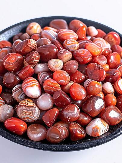 Bộ đá mã não đỏ cao cấp số lượng lớn 50/100/200/300/450g. Đặc điểm nổi bật là các tinh thể được chọn lọc kỹ lưỡng, thích hợp cho chữa bệnh, Reiki, thiền định, ma thuật và trang trí nhà cửa. Là lựa chọn quà tặng lý tưởng.