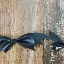 1 pieza, Clip de pelo con textura de cuero de murciélago de 2.75 pulgadas, adecuado para atuendos de fiesta festiva, accesorio de peinado DIY, regalo para amigos y compañeros de clase, clip de pelo que mejora la atmósfera - Pinza para el cabello con estampado de murciélago y diseño de cuero - Ver 3