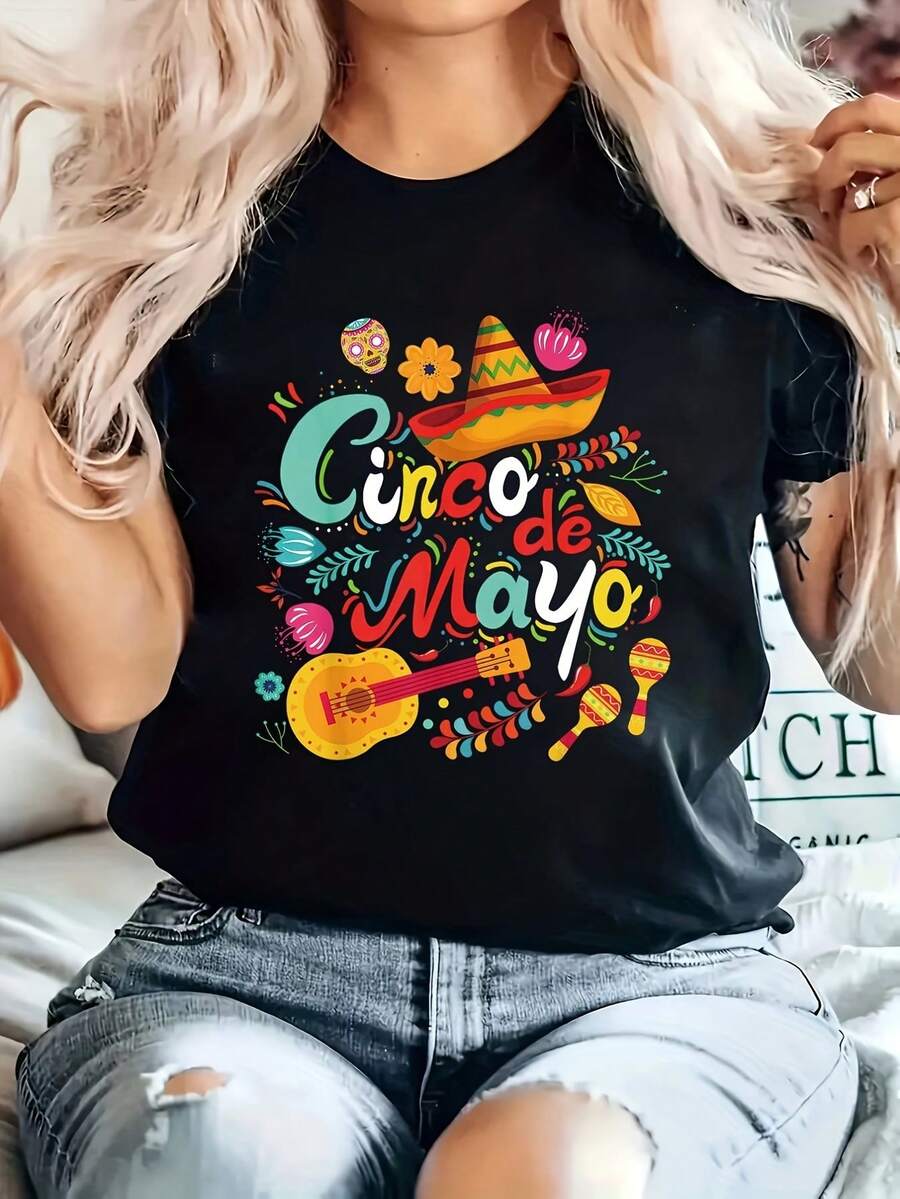 Cinco De Mayo Festival T-Shirt - Mexican Celebration Design T-Shirt Featuring A Maraca, Sombrero, And Guitar - Vibrant Colored Text With Decorative Patches - Unisex Crew Neck T-Shirt, 100% Polyester - Machine Washable - Unisex Style For Summer 2022 - Comfortable And Relaxed T-Shirt For Leisure. - 黑色 - 查看 1