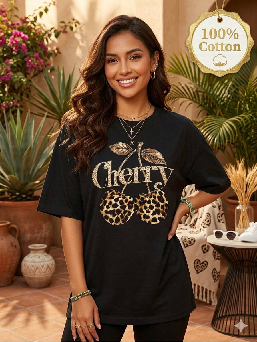 Plus Size Leopardo Cereza: Camiseta de Talla Grande con Estampado de Leopardo y Cerezas, Playera Curvy de Verano Moderna, Top Estampado para Mujer - Negro - Ver 1