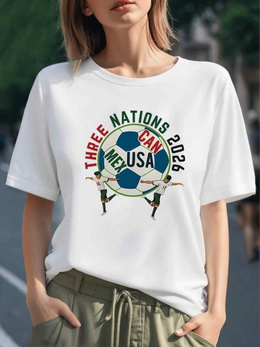 Balón con bandera de MEX USA CAN simbolizando unión deportiva continental y pasión por el fútbol hacia 2026 camiseta para mujer 100% algodón cómoda y ligera para fanáticas del deporte - Negro - Ver 1