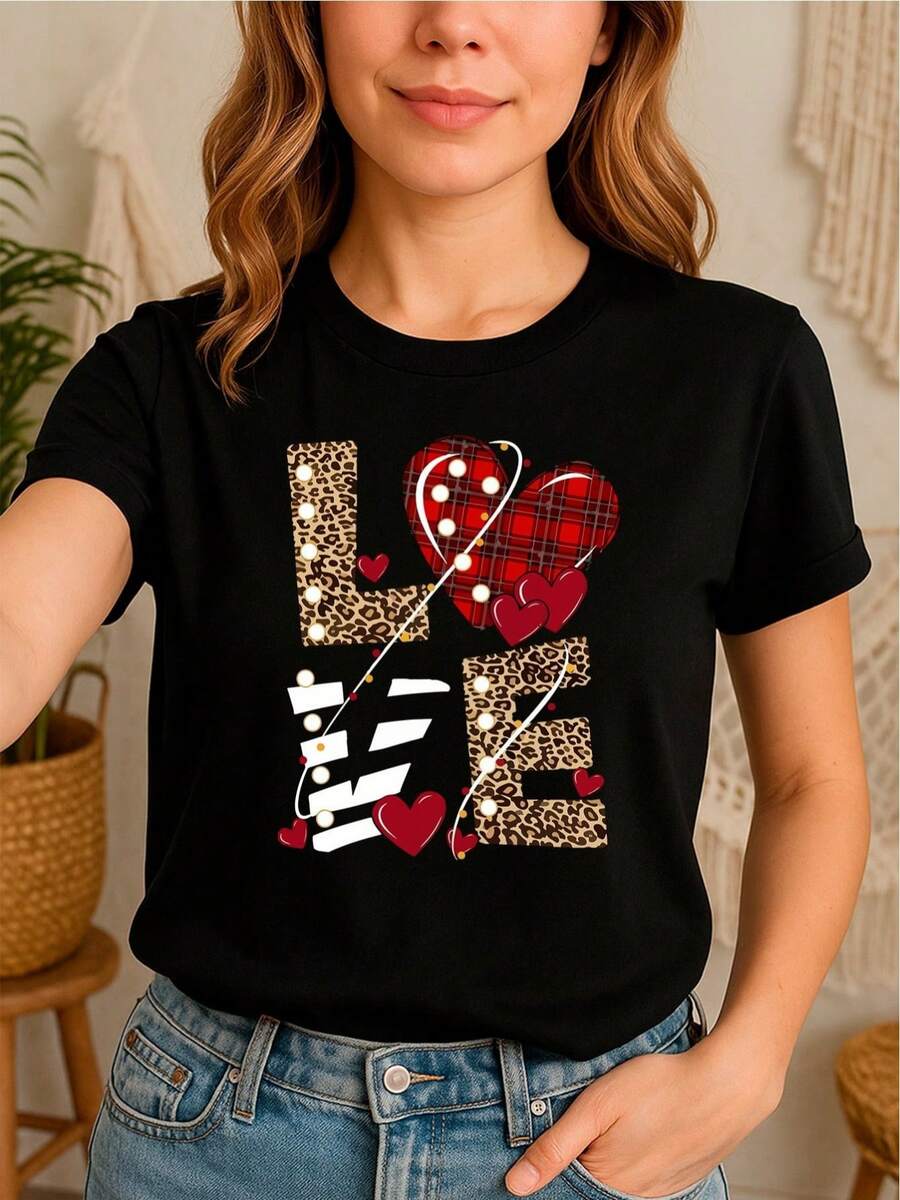Camiseta 100% con diseño "LOVE" en patrones decorativos - Negro - Ver 1