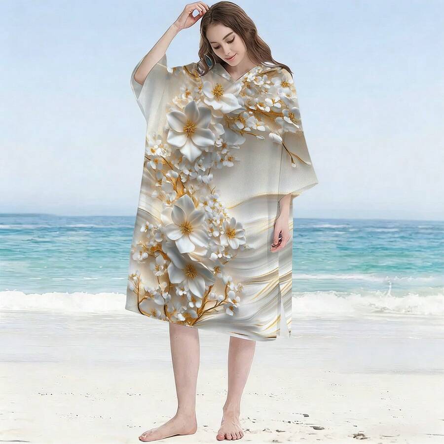 一件奢华优雅的白色牡丹印花沙滩连帽衫，米色和金色花卉图案，金色线条搭配3D立体花朵，尽显高贵气质，让您在海滩尽显精致风范。速干印花冲浪披肩浴巾 - 成人涤纶连帽沙滩浴袍 - 连帽沙滩浴巾披肩 - 速干、高吸水性、轻便易携，是游泳和送礼的理想之选 - 柔软舒适的浴巾斗篷，多功能沙滩巾，沙滩必备，旅行好物
