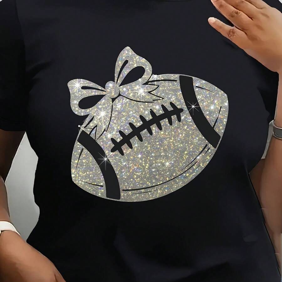 Camiseta de talla grande para mujer - Suave y transpirable, con estampado gráfico de fútbol y lazo brillante, top casual de verano de manga corta y cuello redondo para amantes del deporte - negro - Ver 1