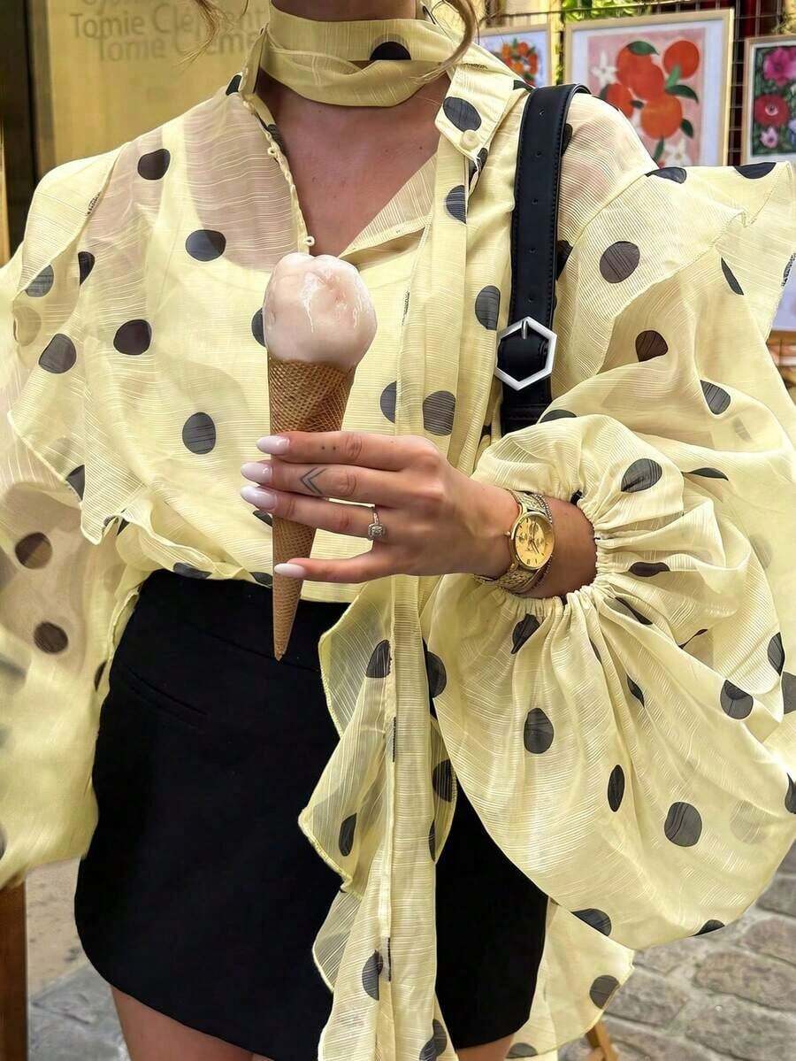 Blusa casual y sexy con estampado de corazón, contraste de color, botones delanteros y volantes/flecos en el bajo para uso en casa y vacaciones - Amarillo - Ver 1