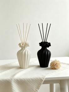 1pc Ruffled Diffuser Bottle, Modern Minimalist Black & White Optional Aromatherapy Vase, Nordic Style Home Decor Tabletop Ornament - Multicolor - View 7