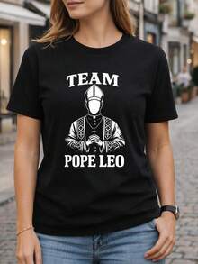 Camiseta con diseño de parodia religiosa "Team Pope CatH1olic Humor Faith Meme Clean Bold", regalo de humor cristiano, camiseta gráfica CatH1olic Meme T1EE. Camiseta unisex de algodón puro de 220 g, peso ideal para todas las estaciones, apta tanto para hombres como para mujeres. Tejido duradero de alta calidad, suave al tacto y de larga duración. Parte superior transpirable, adecuada para el uso de otoño y vacaciones de las mujeres. - Negro - Ver 1