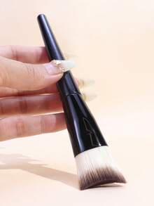 1pc Crescent Shaped Powder Brush, Fits Seamlessly Without Absorbing Powder, Suitable For Foundation, BB Cream, Makeup Beginners, Portable Makeup Tool - Multicolor - View 3