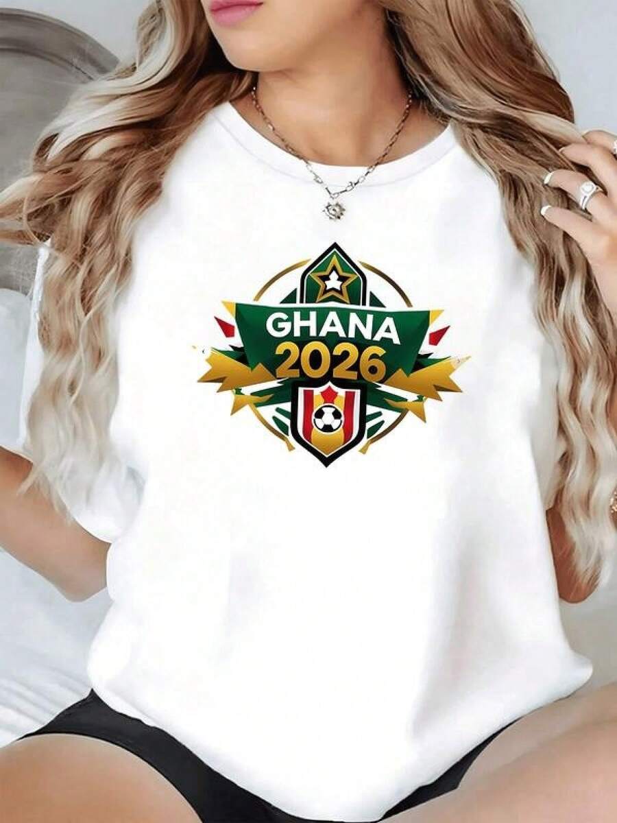 Escudo de Ghana 2026 con estrella dorada y balón que simboliza orgullo nacional y pasión por el fútbol africano camiseta de mujer casual moderna para aficionadas deportivas - Negro - Ver 1
