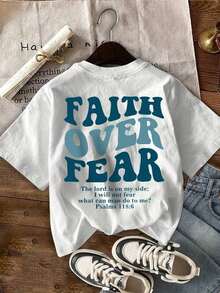 Camiseta de manga corta y cuello redondo con texto inspiracional en inglés "Fe sobre miedo" - Negro - Ver 4