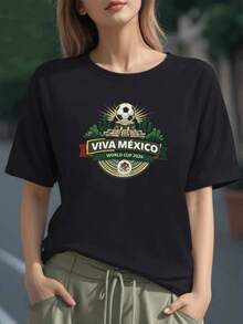 Emblema con balón de fútbol sobre pirámide azteca rodeada de cactus y cinta tricolor que celebra el espíritu patriótico de México y la Copa Mundial 2026 camiseta para mujer 100% algodón - Negro - Ver 1