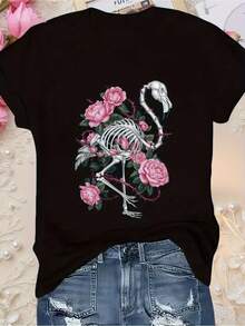 Comfortable Print. Women's Gothic-Themed T-Shirt Featuring A Pink Rose Design And A Flaming Parrot Skull, Designed For Comfort And Softness, Perfect For Gothic Fashion Fans. Simple And Casual Summer T-Shirt. - 黑色 - 查看 1