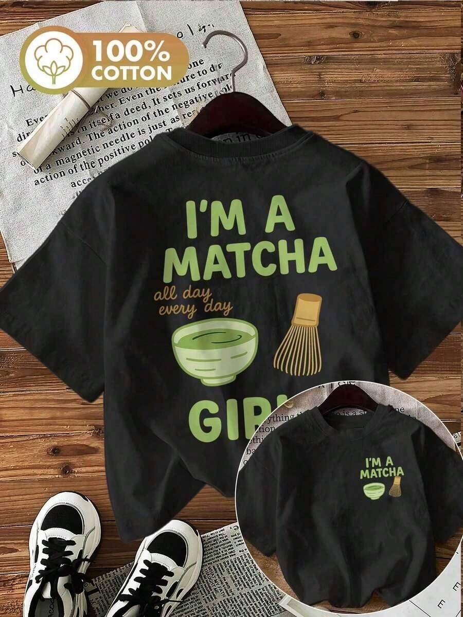 [Impresión a Doble Cara en la Parte Delantera y Trasera] Camiseta Casual de Primavera y Verano para Mujer, Estilo de Dibujos Animados, Estampado de Batidor de Té Matcha y "I'M A MATCHA", Cuello Redondo, Manga Corta de Algodón Puro [Ling K] EO3C Camiseta Fresca de Verano, Estilo Unisex - Negro - Ver 1