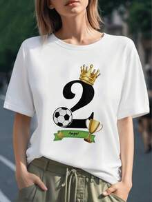 Número dos con corona dorada balón de fútbol trofeo estrella y cinta verde simboliza victoria esfuerzo y pasión deportiva camiseta para mujer 100% algodón cómoda y moderna - Negro - Ver 1