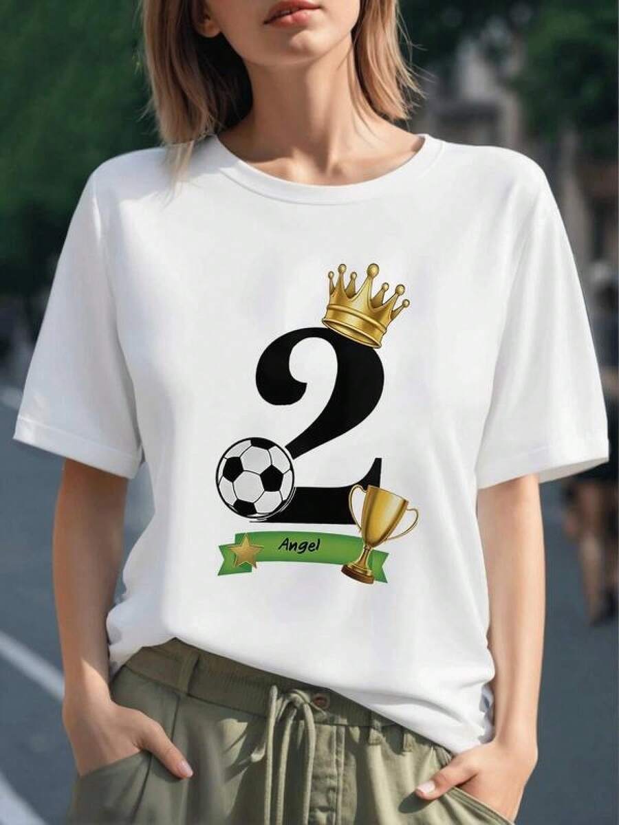 Número dos con corona dorada balón de fútbol trofeo estrella y cinta verde simboliza victoria esfuerzo y pasión deportiva camiseta para mujer 100% algodón cómoda y moderna - Negro - Ver 1