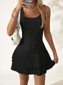 Vestido negro casual de mini falda con cuello cuadrado, sin mangas, con volantes y dobladillo plisado. Vestido negro mini lindo y elegante para mujeres. - Negro - Ver 3