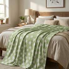 Spring & Summer Flannel Blanket, Soft Plush Wool Blanket With Green Watercolor Floral Pattern, Suitable For Sofa, Bed, Relaxation, An Ideal Gift For Family And Wife - Multicolor - View 3