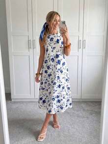 LUNE Vestido midi casual y elegante de cuello redondo, sin mangas, con bajo acampanado y estampado floral retro - Azul y blanco - Ver 2