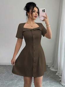 Vestido corto de manga corta con cuello trapezoidal elegante, volantes y botones en la cintura, corte evasé, adecuado para el trabajo, primavera/verano - Marrón - Ver 6