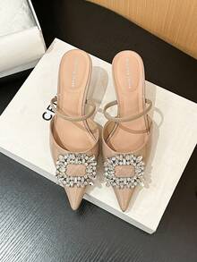 Xin Jing Shoes Giày sandal nữ thanh lịch mũi nhọn đính đá, quai cài, hở mũi, kiểu dáng gợi cảm, thích hợp đi làm và dự tiệc, gót trung bình. - Màu Khaki - Xem 10