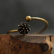 1件复古做旧多瓣花苞纯黄铜手镯，优雅知性，百搭工作通勤配饰 - 棕色 - 查看 6