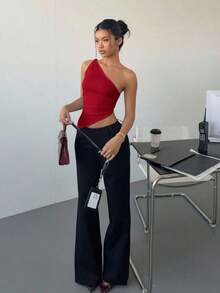Top elegante de un hombro con un giro en color rojo burdeos delgado para mujer - Rojo - Ver 3