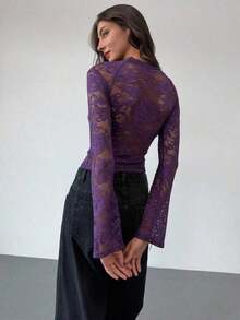 Blusa de manga larga con cuello en V profundo, transparente y con detalles de encaje negro para mujeres - Morado - Ver 2