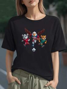 Tres animales animados corriendo tras un balón simbolizando unidad y pasión por el fútbol entre países camiseta de mujer 100% algodón suave y cómoda casual diaria - Negro - Ver 6