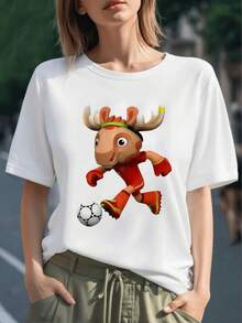 Figura de alce alegre jugando fútbol que simboliza energía vital y espíritu deportivo,transmitiendo dinamismo y optimismo en cada movimiento camiseta para mujer 100% algodón cómoda y moderna - Negro - Ver 1
