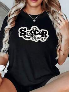 Balón de fútbol rodeado de estrellas representa la pasión y la fuerza del deporte con un toque moderno y dinámico ideal para amantes del juego camiseta de mujer casual cómoda y moderna - Negro - Ver 6