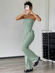 Conjunto de dos piezas con top asimétrico bandeau fruncido de unicolor y pantalones acampanados para mujer - verde menta - Ver 5