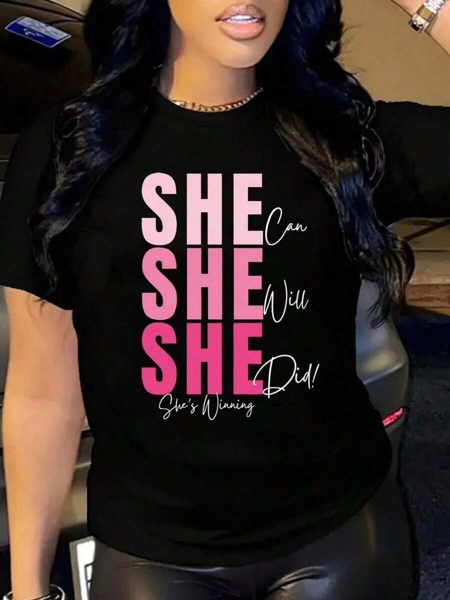 Camisetas Casuales para Mujer, Camiseta con Estampado "Ella Puede, Ella Hará, Ella Lo Hizo" - Camiseta Transpirable para Uso Diario - Lavable a Máquina, Camiseta Gráfica Negra y Rosa para Mujer, Estilo Y2K, Camisetas de Moda de Verano, Conjuntos y Tops Casuales de Streetwear - Negro - Ver 1