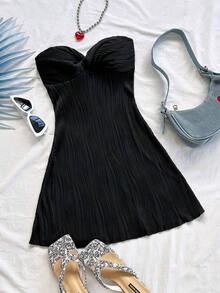 Vestido corto de mujer con textura de onda de punto blanco para resort, con escote bandeau, corte en la cintura, y bajo en línea A. Apropiado para fiestas, citas, té de la tarde, playa, verano y festivales musicales - Negro - Ver 1