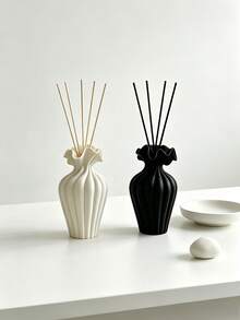 1pc Ruffled Diffuser Bottle, Modern Minimalist Black & White Optional Aromatherapy Vase, Nordic Style Home Decor Tabletop Ornament - Multicolor - View 2
