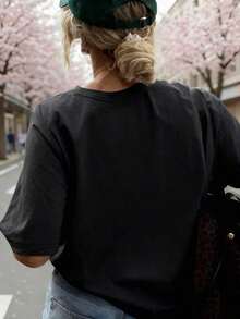 Nueva camiseta de manga corta con cuello redondo para mujeres, diseño primavera-verano, combina perfectamente un estampado moderno y minimalista en forma de corazón sobre fondo negro, transpirable y absorbe la sudoración.Envío directo desde nuestro almacén local, modelo para parejas, ideal para llevar en pareja. - Negro - Ver 3