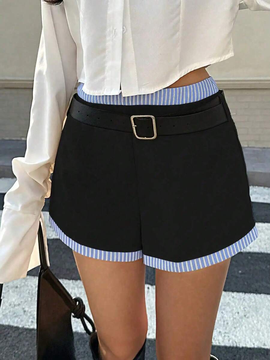 Shorts de corte A a la cintura baja con paneles a rayas para mujer - Negro - Ver 1