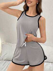 Set de 2 piezas de pijama informal de mujer con top de tirantes y pantalones cortos con ribete de contraste, conjunto de ropa de estar por casa para la temporada de vacaciones - Gris Claro - Ver 3