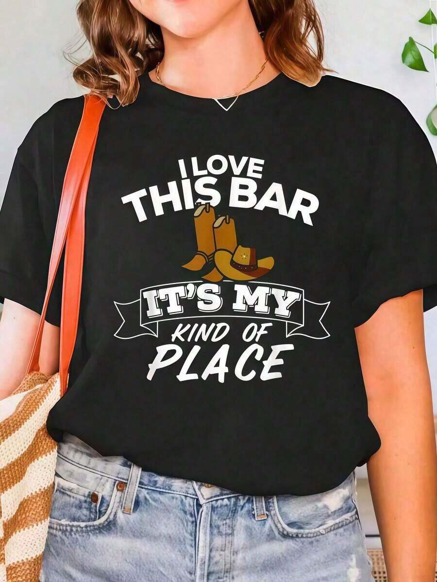Camiseta De Cuello Redondo Con Estampado De La Letra De La Canción Amo Este Bar, Es Mi Tipo De Lugar Para El Verano, Camiseta Suave De Manga Corta Para Mujeres, Cómoda Y Con Estilo Para Mujeres Summer Essentials,Summer Outfits For Women,Graphic Tees Blusas Para Mujer Camisa - Negro - Ver 1