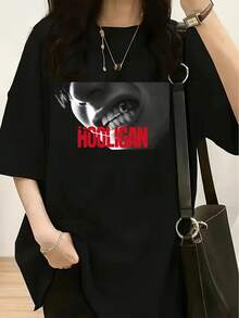 High-End Printed T-Shirt For Women, Ideal For Summer, Featuring A Close-Up Black And White Portrait Highlighting The Mouth Area With An Eye Embedded Between The Teeth, Creating A Strange And Surreal Tension That Embodies A Strong Y2K Style And Subcultural Vibe. Printed T-Shirt - Casual Short-Sleeved Crew Neck Top For Women, Made From A Soft Polyester Blend, With A Relaxed Fit, A Must-Have For Spring And Summer Fashion. - 黑色 - 查看 12