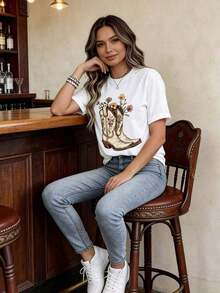 Camiseta de Cuello Redondo para Mujer con Diseño Floral y Botas Vaqueras, Manga Corta, Estilo Casual de Verano, Uso Diario y Estilo Western - Estilo Urbano Vintage, Unisex, Camiseta Holgada de Algodón de Manga Corta y Cuello Redondo - Blanco - Ver 2
