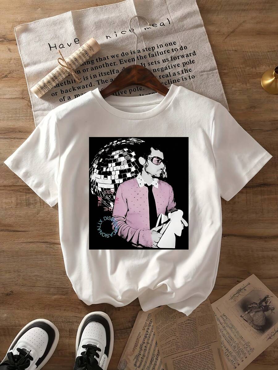 Camiseta con estampado de beso de , top casual de manga corta y cuello redondo, ropa de mujer adecuada para primavera y verano. - Blanco - Ver 1