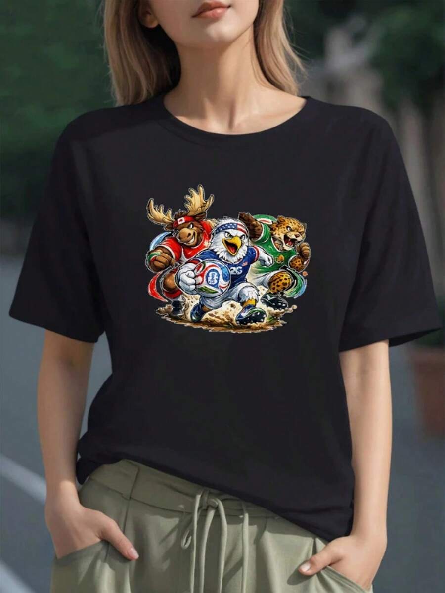 Tres animales deportistas simbolizando fuerza unión y espíritu competitivo con balón de fútbol en movimiento camiseta para mujer 100% algodón cómoda y moderna - Negro - Ver 1