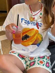 Camiseta Oversize para Mujer con Estética Y2K y Gráfico de Papaya con Eslogan "Papayas Recién Exprimidas", Camiseta Casual de Manga Corta con Cuello Redondo, Estilo Vintage Retro con Estampado de Frutas, Ideal para Vacaciones de Verano en la Playa, Uso Diario, Citas para Café, Fiestas, Moda Festiva para Adolescentes, Camiseta Gráfica Holgada y Moderna para Mujeres Jóvenes y Amantes de la Fruta. X4ZN - Blanco - Ver 1
