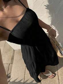 Vestido con escote de tubo plisado de tela texturizada color melocotón claro, con tirantes finos, cintura suelta, estilo relajado para vacaciones - Negro - Ver 6